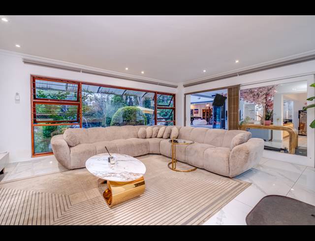 5 BEDROOM HOUSE FOR SALE IN LONEHILL